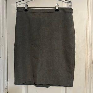 Ann Taylor loft size 8 gray skirt. LIKE NEW